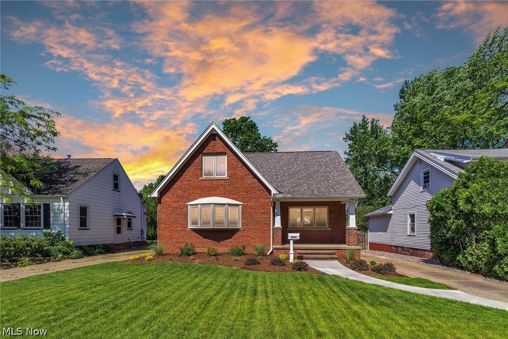 Photo of 4052 W 219th Street, Fairview Park, OH 44126 (MLS # 5192106)