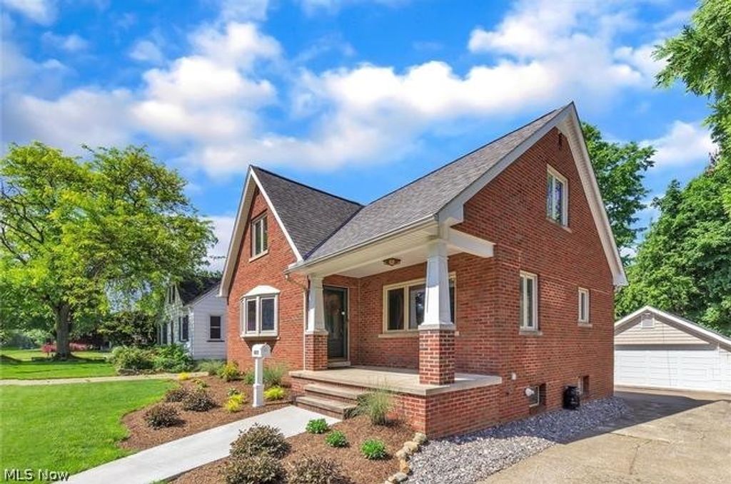 Photo of 4052 W 219th Street, Fairview Park, OH 44126 (MLS # 5192106)