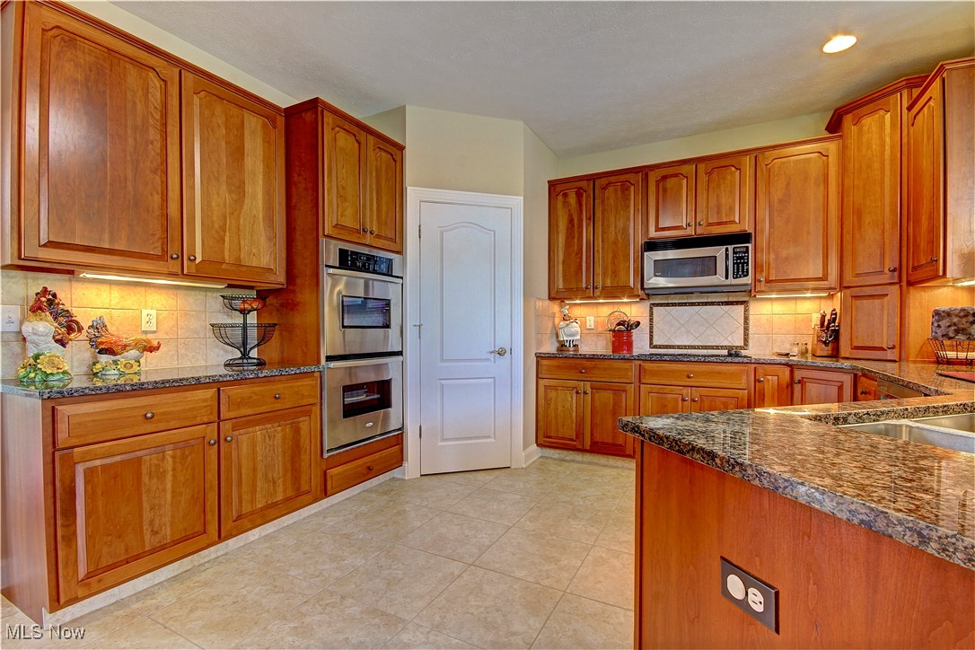 31919 Fieldstone Circle, Avon Lake, Ohio image 16