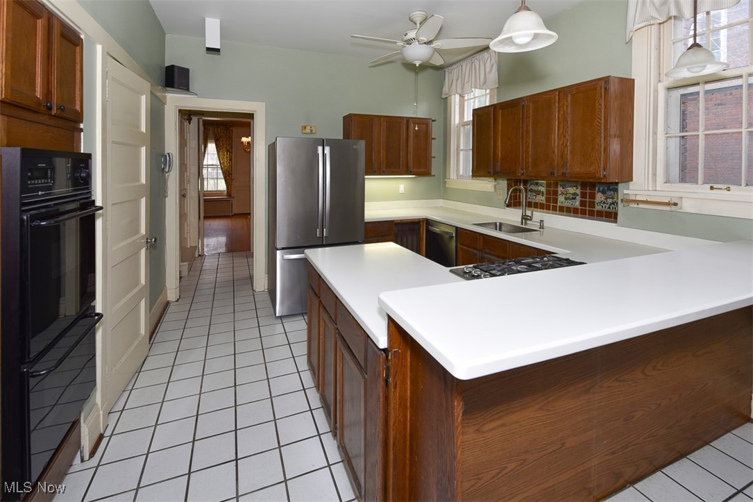 2275 Woodmere Drive, Cleveland Heights, Ohio image 6