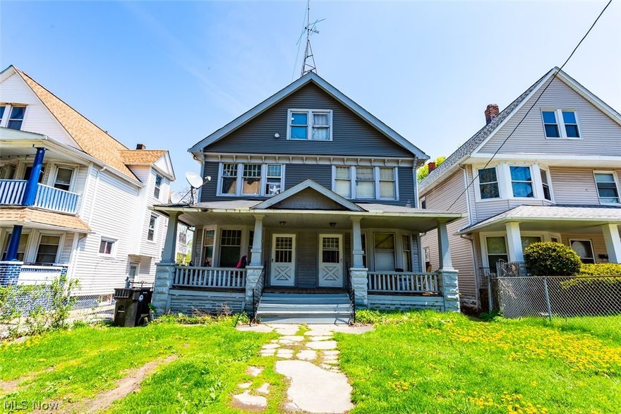 Don't miss out on this amazing investment opportunity. Duplex, both units have 3 bedrooms and 1 full bath. Close to shopping, restaurants,  and entertainment. Exterior has new aluminum siding that was recently painted. Updated furnaces and water tanks. Updated bathrooms.