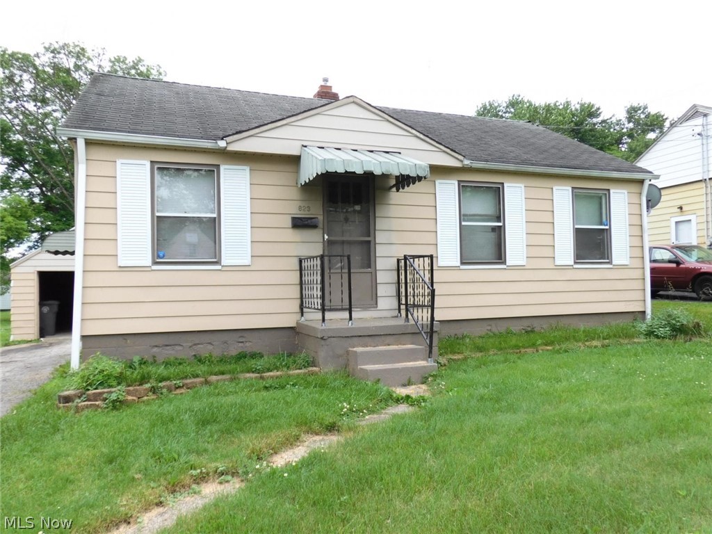 Located in Youngstown is this 2 Bedroom/1 Bath house. Main floor includes the living room, kitchen with dine-in area and the full bathroom. There is gas hookup only for the stove. There is a 1 car detached garage and a full unfinished basement with washer and dryer connections. Monthly rent is $550.00 plus tenant pays all utilities. Full security deposit of $550.00 plus first months rent is due before an approved tenant can move in. No smoking, no pets and no Section 8.