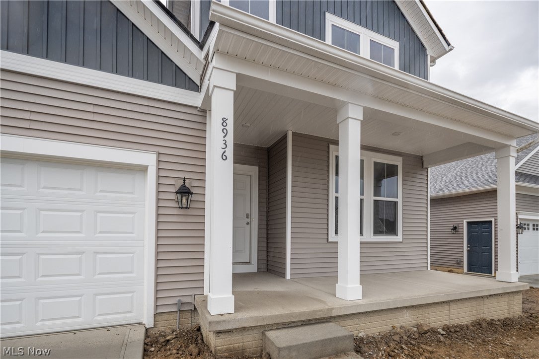 821 Colesbourne Circle