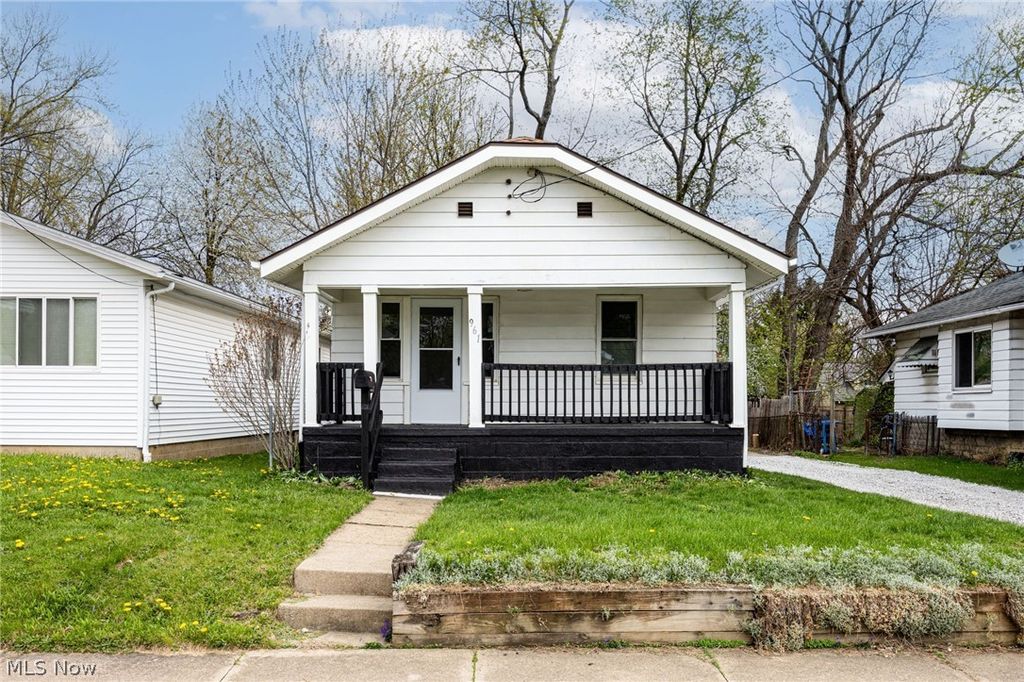 Photo of 961 Wyley Avenue, Akron, OH 44306 (MLS # 5202156)