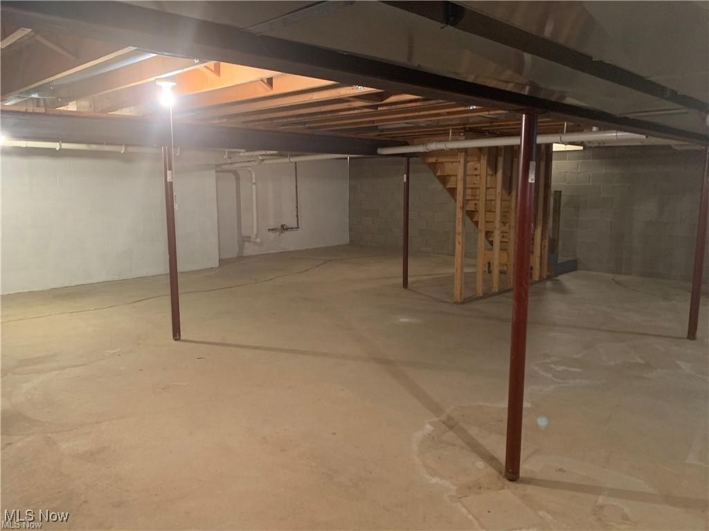 Youngstown, Ohio 44505, United States, 12 Bedrooms Bedrooms, ,9 BathroomsBathrooms,Residential,Active,91856