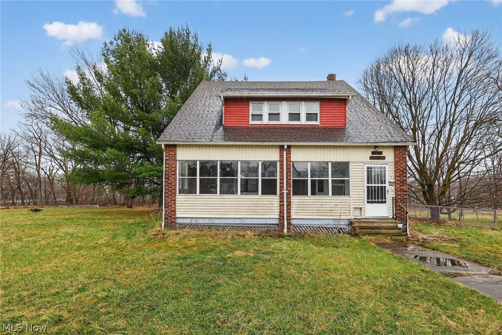 Photo of 788 Caledonia Street, Youngstown, OH 44502 (MLS # 5192860)