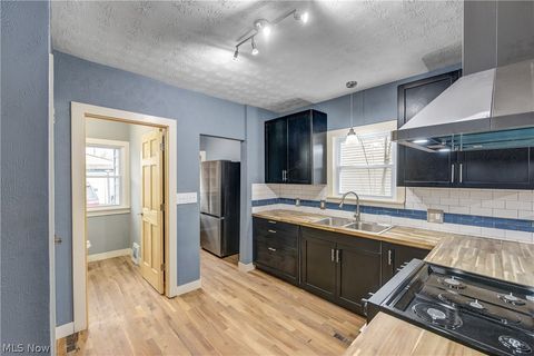 Tiny photo for 2127 Marlindale Road, Cleveland Heights, OH 44118 (MLS # 5202850)