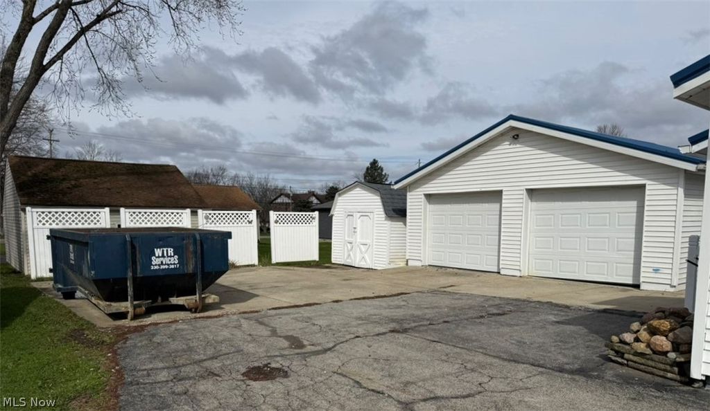 Photo of 359 Denman Avenue, Cortland, OH 44410 (MLS # 5196963)