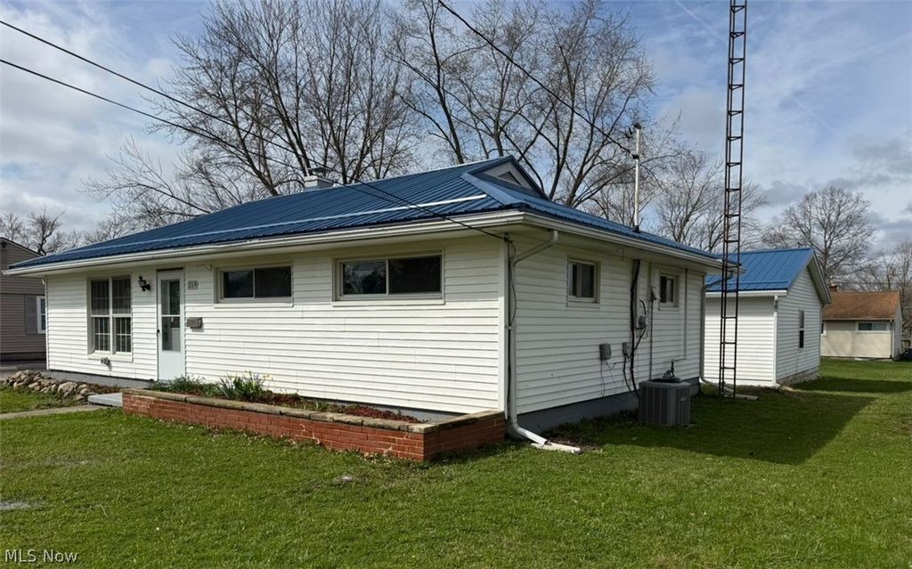 Photo of 359 Denman Avenue, Cortland, OH 44410 (MLS # 5196963)