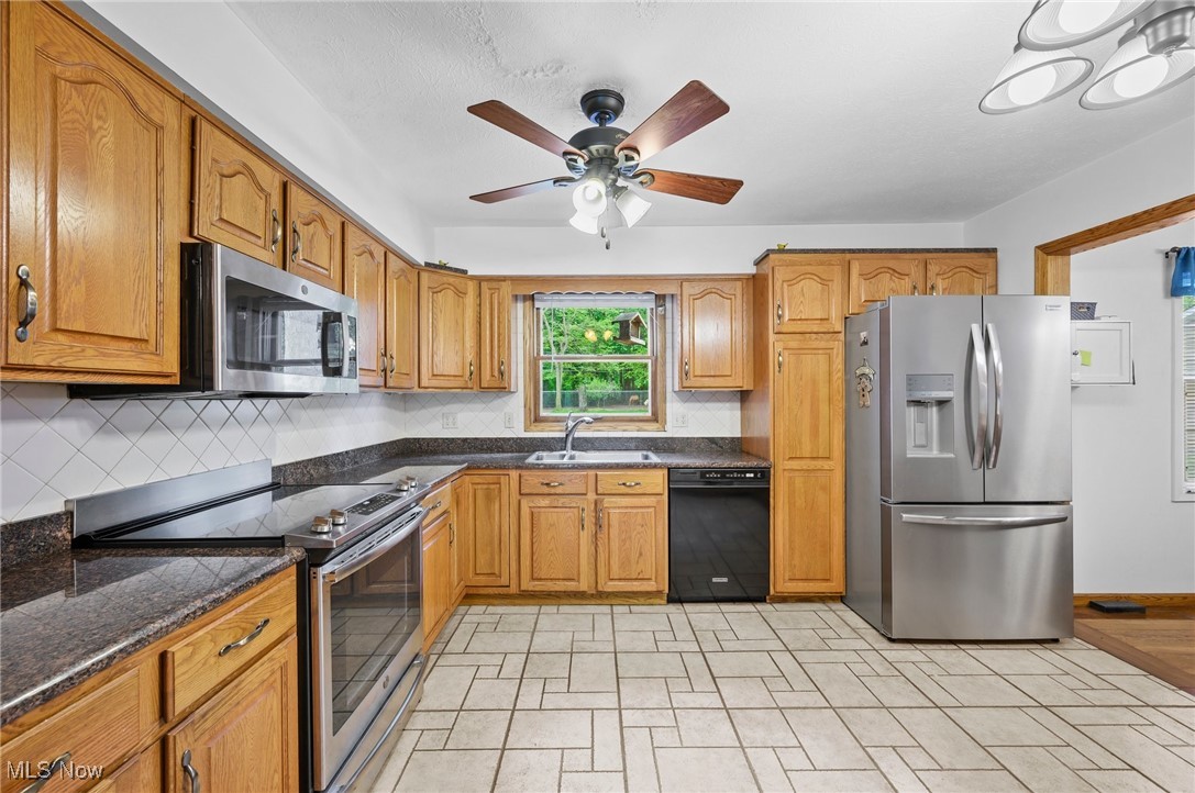 27539 Linwood Circle, North Olmsted, Ohio image 13