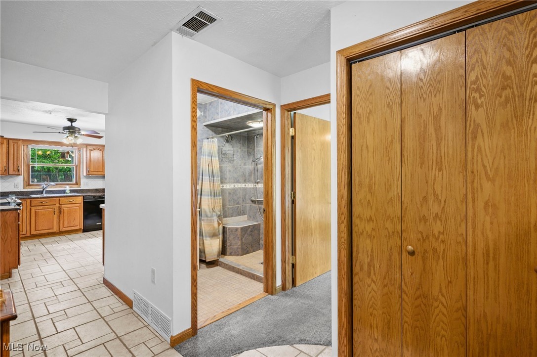 27539 Linwood Circle, North Olmsted, Ohio image 10