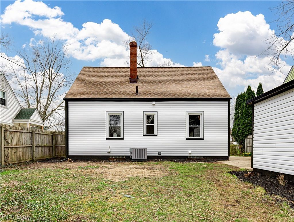 Photo of 2549 26th Street, Cuyahoga Falls, OH 44223 (MLS # 5197453)