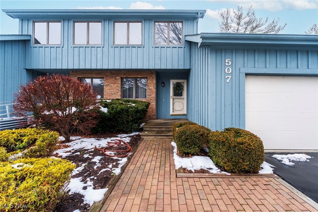 Photo of 507 Tournament Trail, Cortland, OH 44410 (MLS # 5179388)