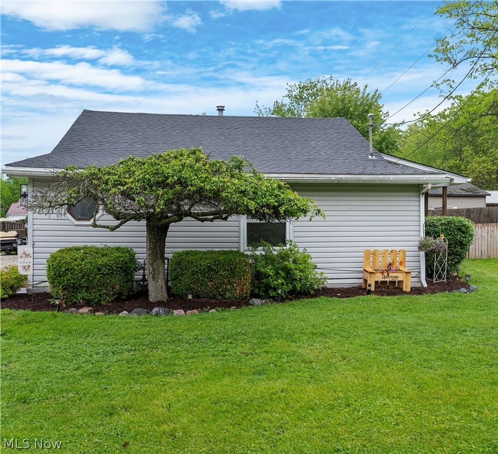 Photo of 259 River Road, Lake Milton, OH 44429 (MLS # 5211860)