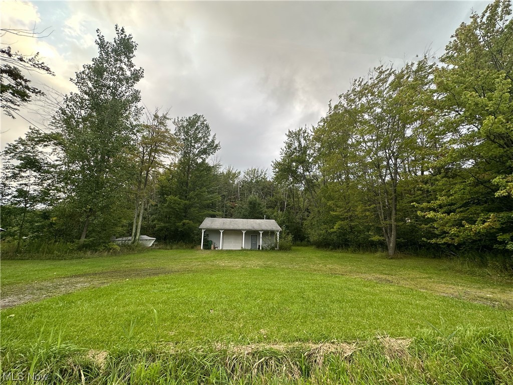 Prime 1.27-acre lot with a rich history as a bustling farmers market. Ideal location near highways, offering accessibility. Natural gas hookup ready for use. Don't miss this opportunity to transform this land into something extraordinary!