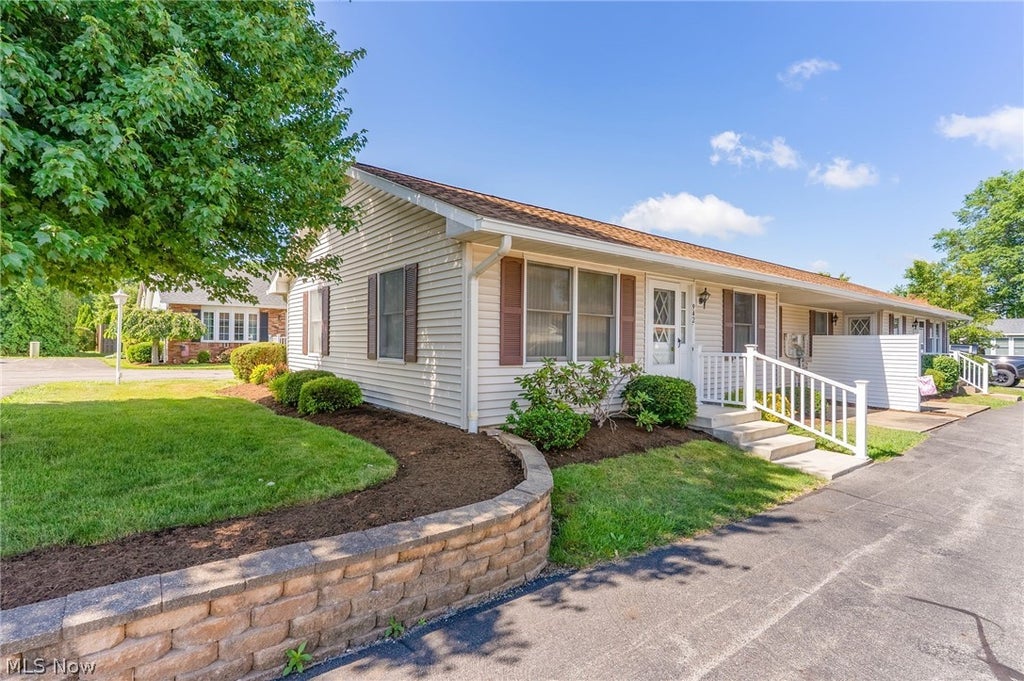 Photo of 942 Canterbury Lane, Salem, OH 44460 (MLS # 5221806)