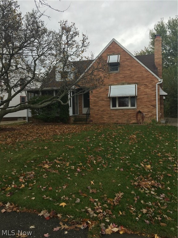 A must see 3/4 bedroom brick bungalow on a lovely street in Parma.
Close to the new Shoppes at Parma
Finished rec room, nice yard, beautifully maintained.
Enclosed front porch