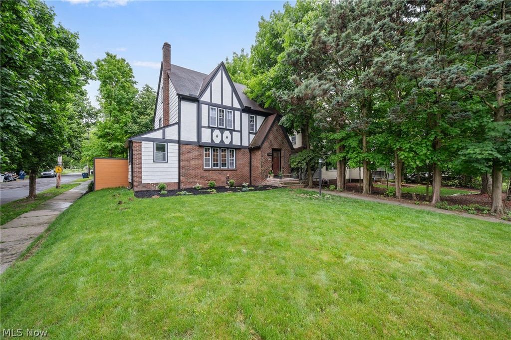 Photo of 3364 Euclid Heights Boulevard, Cleveland Heights, OH 44118 (MLS # 5212358)
