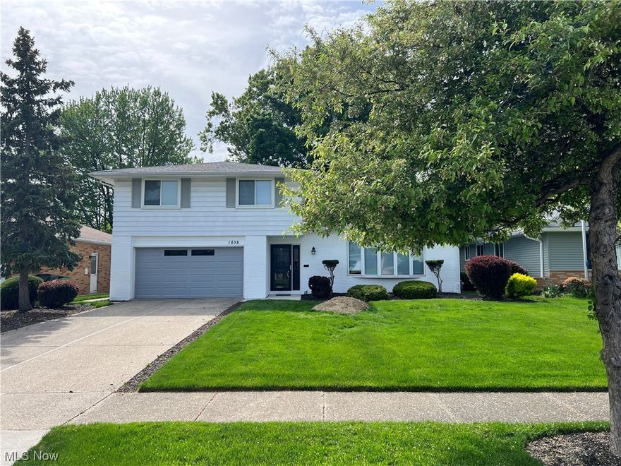 Ready to move in home in a great neighborhood with an amazing location! The current owners did complete renovation on owner’s bathroom 2022 to fixing the sewer line 2022. The list of upgrades are too long to list and the document with updates are available. This updated home has a primary suite, a private bath with 2 closets, 3 large additional bedrooms, and main hallway bath on the 2nd floor. The family room is on the 1st floor, facing the beautiful, and private backyard. The laundry room is on the 1st floor with a half bath. The kitchen and living room with front bay window is on a split level.
Do not miss this chance to own a home that is set on a quiet, dead end, residential street just minutes from everything!