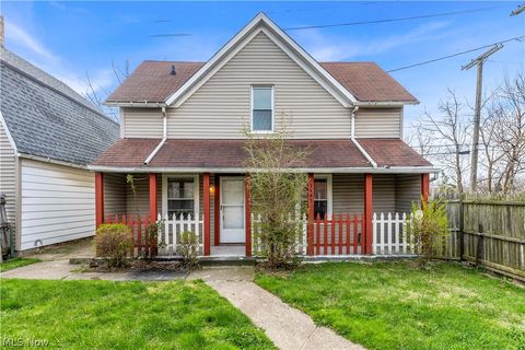 Multifamily For Rent - 7945 Lorain Avenue #7947/BACK HOUSE<br/> Cleveland, OH 44102