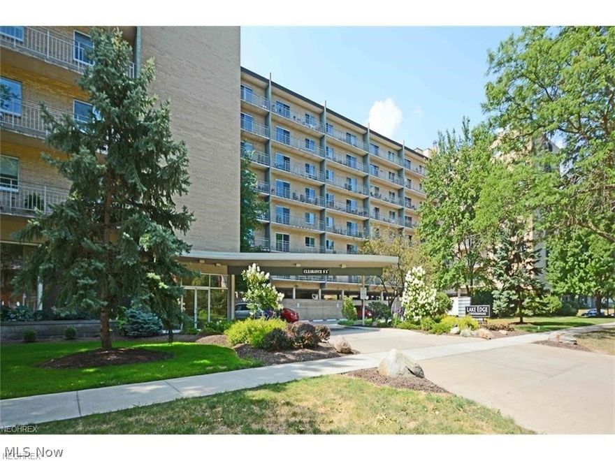 Excellent 2 bedroom opportunity at Lake Edge steps from Louisa May Alcott Elementary school and close proximity to Downtown Cleveland and Lakewood.  Become a part of this iconic Edgewater neighborhood and enjoy Beach Happy Hours every Thursday in the summer and Light Up the Lake July 4th fireworks.  Come enjoy a true sense of community in this updated unit!