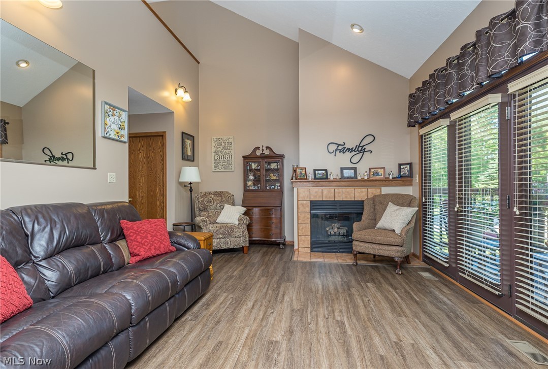 Waterside Woods Twnhs - Residential