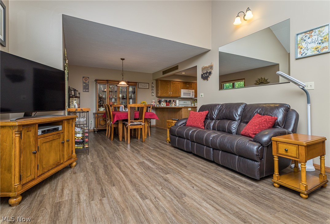 Waterside Woods Twnhs - Residential