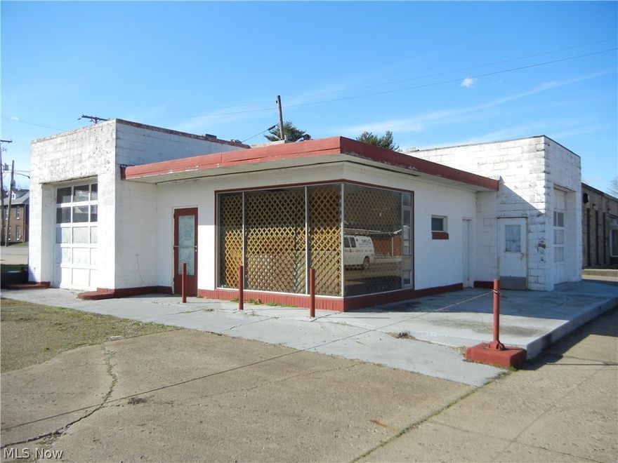 Prime location on the square of Killbuck. 1444 square ft. former service station built in 1954 on a 42x126 corner lot. Come take a look and make your plans for this high visibility property with lots of potential! Being offered at auction on Tuesday, June 2, 2016 at 6 PM.