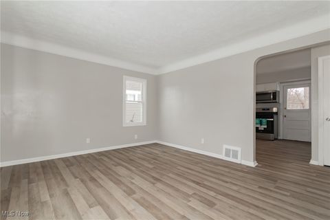 Tiny photo for 2400 Noble Road, Cleveland Heights, OH 44121 (MLS # 5179467)