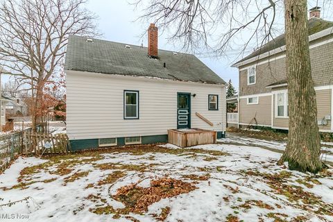 Tiny photo for 2400 Noble Road, Cleveland Heights, OH 44121 (MLS # 5179467)