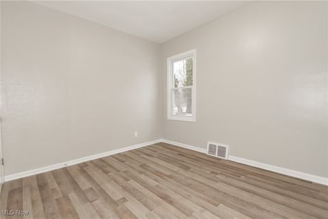 Tiny photo for 2400 Noble Road, Cleveland Heights, OH 44121 (MLS # 5179467)