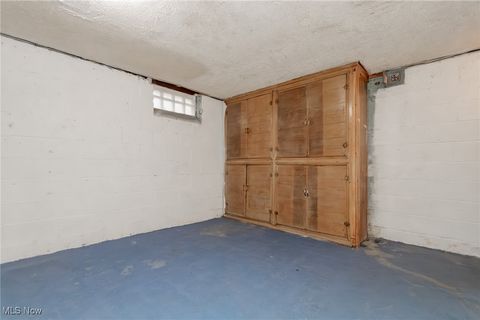 Tiny photo for 2400 Noble Road, Cleveland Heights, OH 44121 (MLS # 5179467)