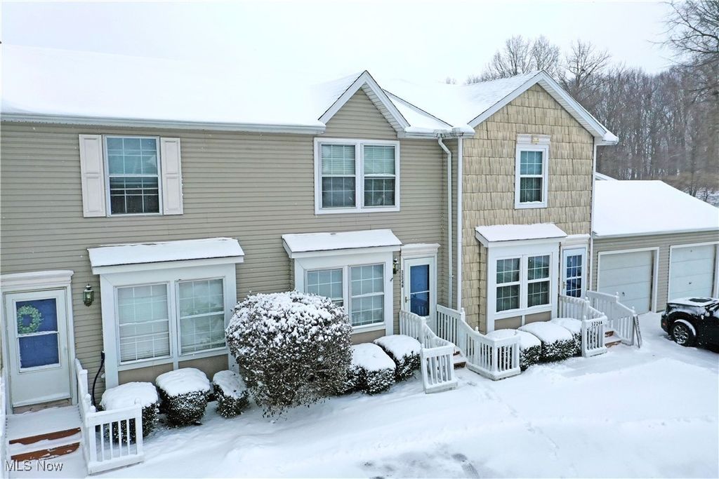 Photo of 3224 Woodland Trail #B, Cortland, OH 44410 (MLS # 5181960)