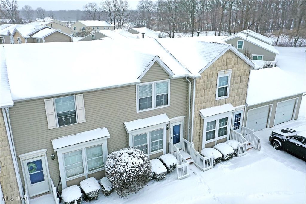 Photo of 3224 Woodland Trail #B, Cortland, OH 44410 (MLS # 5181960)