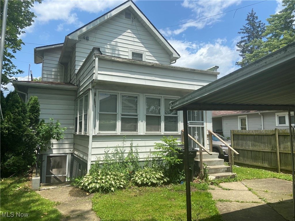 A great starter home, or a good fine for a first time investor, This property comes with a long term section 8, tenant that has know desire to move. 2 Bed Rms. up stairs, A large eat in kitchen. A big two car garage. Newer furnace and hot water tank.
Comes with a enclosed sun porch. Do not delay it will not last long.