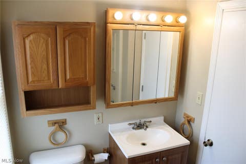 Tiny photo for 1733 Robindale Street, Wickliffe, OH 44092 (MLS # 5239402)