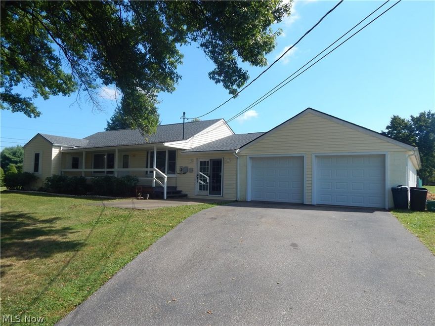 Come check out this beautiful 3 bed 2 bath ranch style home! This home features a 2 stall garage, with a large fenced in backyard! This charming home, in this nice neighborhood is ready for a new owner!