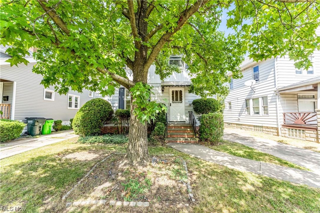 10419 Plymouth, Garfield Hts - 3 bed 1.5 bath home! //
$1195 rent / $1195 deposit //
$49 application fee per adult //
NO SMOKING //
1 time $129 non-refundable set up fee paid at lease signing //
$30/month required resident benefit package; can include personal property/liability insurance for an additional $5/month for $35/month total. //
All applicants are required to fill out a PetScreening application, found on our website/app before being processed. Even if you have NO pets - this app must be filled out. 1-2 pets OK w/ approved PetScreening & PetFee (Some breed restrictions apply). 1 time, non-refundable pet fee of $200-500 per animal applies to all pets & must be paid prior to or when you pay your 1st month rent. (No fee for qualified assistance animals) //
Our application is processed through secure site: Findigs. They require ID & income verification. Without this, your app will not be processed. They offer 24/7 chat support on their app directly if you have any questions //
Spacious home with central air! The living room features hardwood floors! The formal dining room that is adjacent to the kitchen has a chandelier and more natural light. The kitchen provides a fridge and stove! The partially finished basement has a rec room and separate laundry room with a washer and dryer! The spacious backyard has a detached 1 car garage! //
Resident pays all utilities including water/sewer/trash, gas and electric, maintain lawn and handle snow removal.
