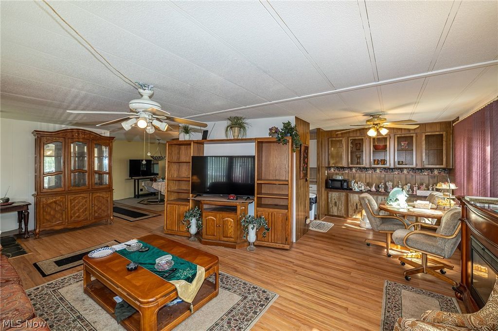 Photo of 16 Grand Boulevard, Olmsted Township, OH 44138 (MLS # 5202219)