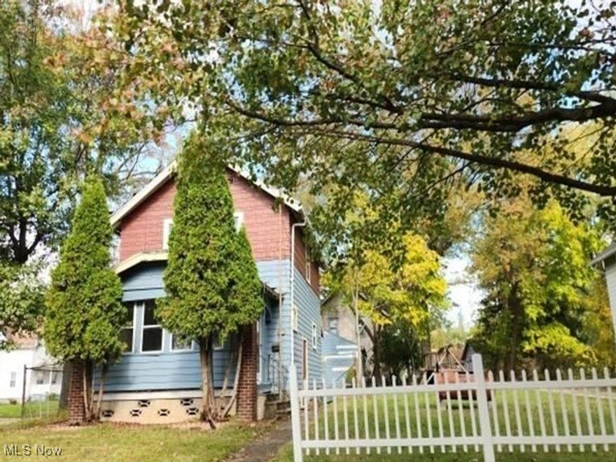 Great opportunity to buy this two story fixer upper located in the City of Warren, OH and sitting on approximately 38 x 102 lot with a 2 car detached garage. The interior has 984 sq. ft. with 2 bedrooms and 1 bathroom plus a full basement. Property being sold as-is, basement wall inspection recommended.