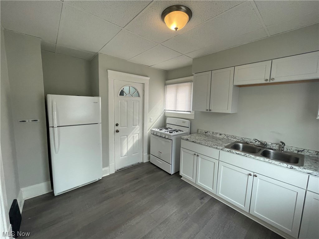 Jh Hardys Sub - Residential Lease