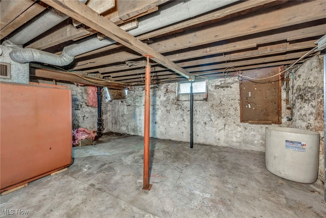 210 N Center Street, Newton Falls, Ohio image 38
