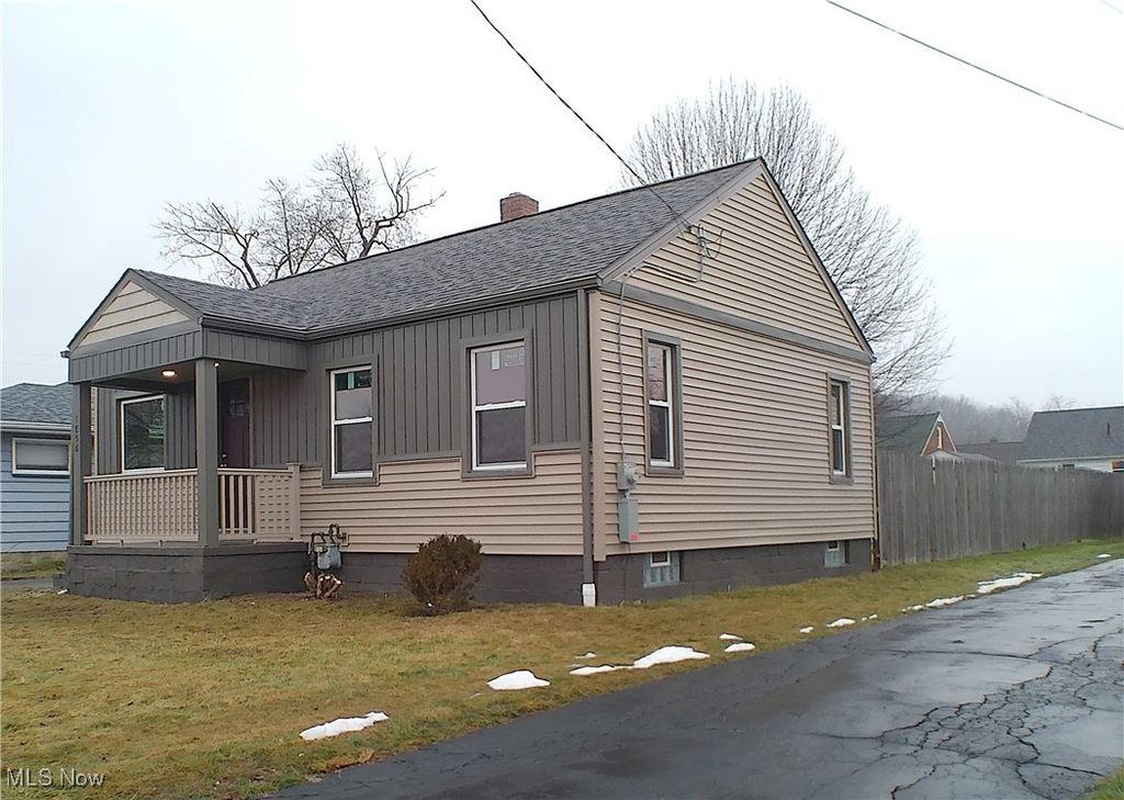 Photo of 1856 Sheridan Avenue NE, Warren, OH 44483 (MLS # 5180119)