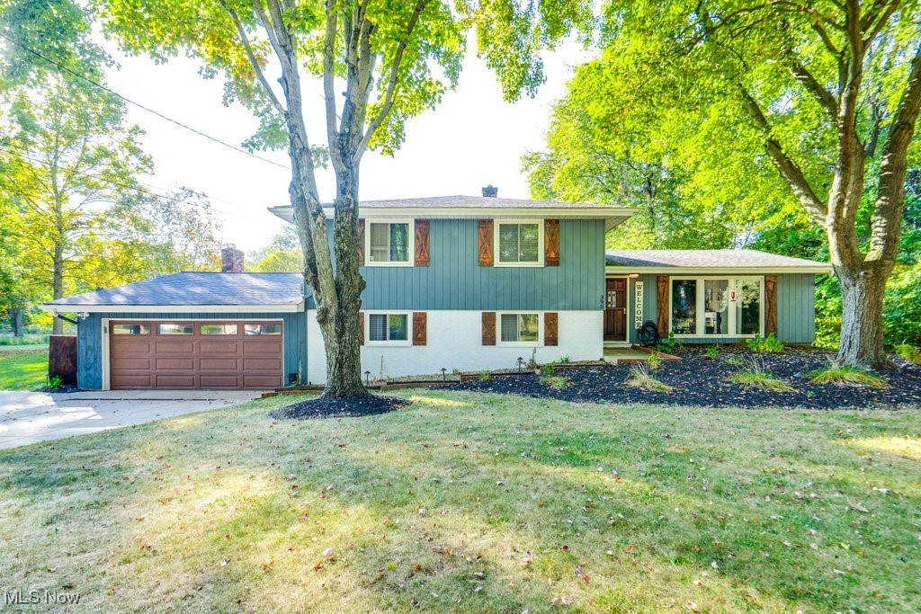 Stunning Fully Updated Home with Gorgeous Backyard Retreat!
Step into this beautifully updated home, featuring a spacious open-concept main floor with a fully renovated kitchen (2021) boasting modern finishes and ample space for cooking and entertaining. The open layout flows seamlessly from the kitchen into the dining area and living room.
From the dining room, walk out to a large wood deck (added in 2023) that overlooks a gorgeous backyard oasis—perfect for relaxing or hosting guests.
Upstairs you'll find four generously sized bedrooms, including a primary suite with double closets and a private en-suite bathroom. All upstairs flooring was updated in 2021.
The fully finished lower level offers incredible versatility, with two large bonus rooms ideal for bedrooms, a home office, or playrooms. You'll also find two expansive rec rooms, a full bathroom, and a walk-out to a stunning concrete patio, newly redone in 2025.
Additional features include:
New furnace and hot water tank (2019)
All new upstairs flooring (2021)
Fully renovated kitchen (2021)
Backyard upgrades: large shed, built-in firepit with benches (2025)—all stay!
This home has been thoughtfully updated from top to bottom and is truly move-in ready. Don’t miss your chance to own this incredible property!