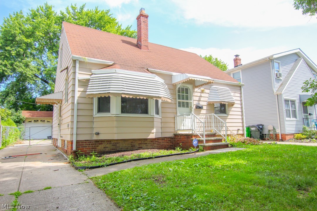 12809 Oak Park Blvd., Garfield Heights, OH 44125 -- Lovely 3 bedroom 1 bathroom bungalow home with finished basement!
$915 rent / $915 deposit
$25 application per adult
1-2 pets OK with additional deposit
NO CMHA / NO SEC 8 / NO SMOKING
Really lovely home that offers eat in kitchen, large living room with picture window, and 2 bedrooms on the 1st floor with the full bathroom (tub/shower combo). 2nd floor dormer is the 3rd bedroom. 1 car detached garage, additional off street parking in driveway. Finished basement that offers additional entertaining space! **Kitchen does not have stove/fridge provided (resident to provide their own), and laundry room has washer/dryer hook ups provided.**
Tenant pays all utilities incl. water/sewer, gas and electric; and is responsible for lawn care/snow removal. Serious inquiries only, all showings are by appointment.