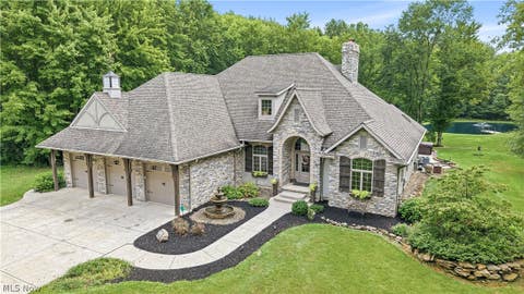 Homes For Sale - 5560 Oak Hill Drive<br/> Warren, OH 44481