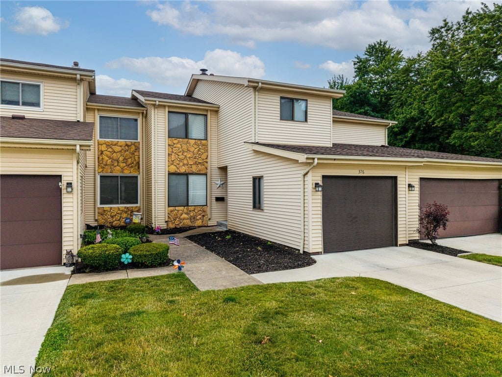 Photo of 376 Deepwood Drive #376, Wadsworth, OH 44281 (MLS # 5222591)