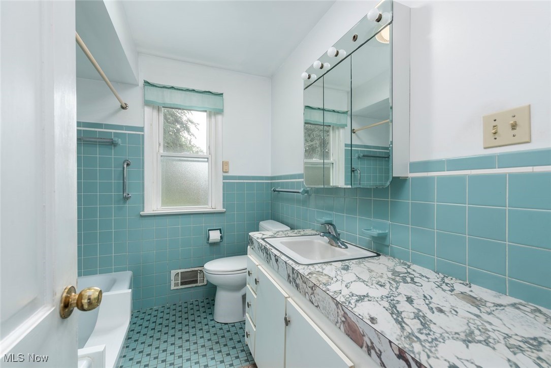 Rocky River, Ohio 44116, United States, 3 Bedrooms Bedrooms, ,2 BathroomsBathrooms,Residential,Active,217448