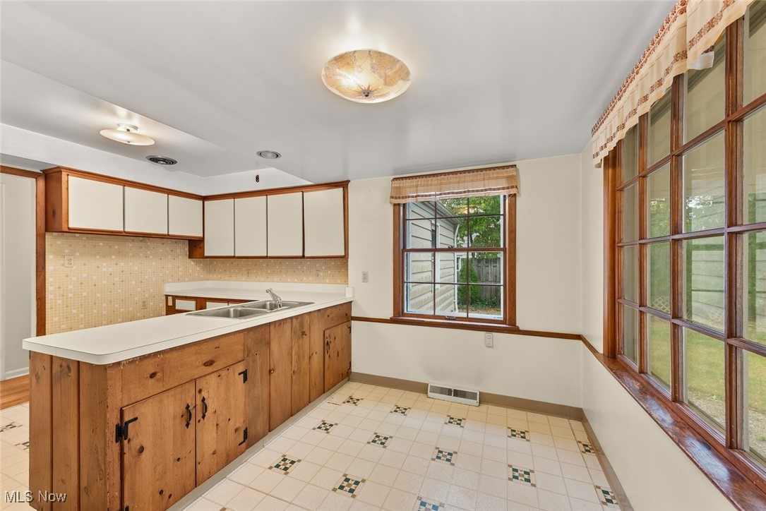 Rocky River, Ohio 44116, United States, 3 Bedrooms Bedrooms, ,2 BathroomsBathrooms,Residential,Active,217448