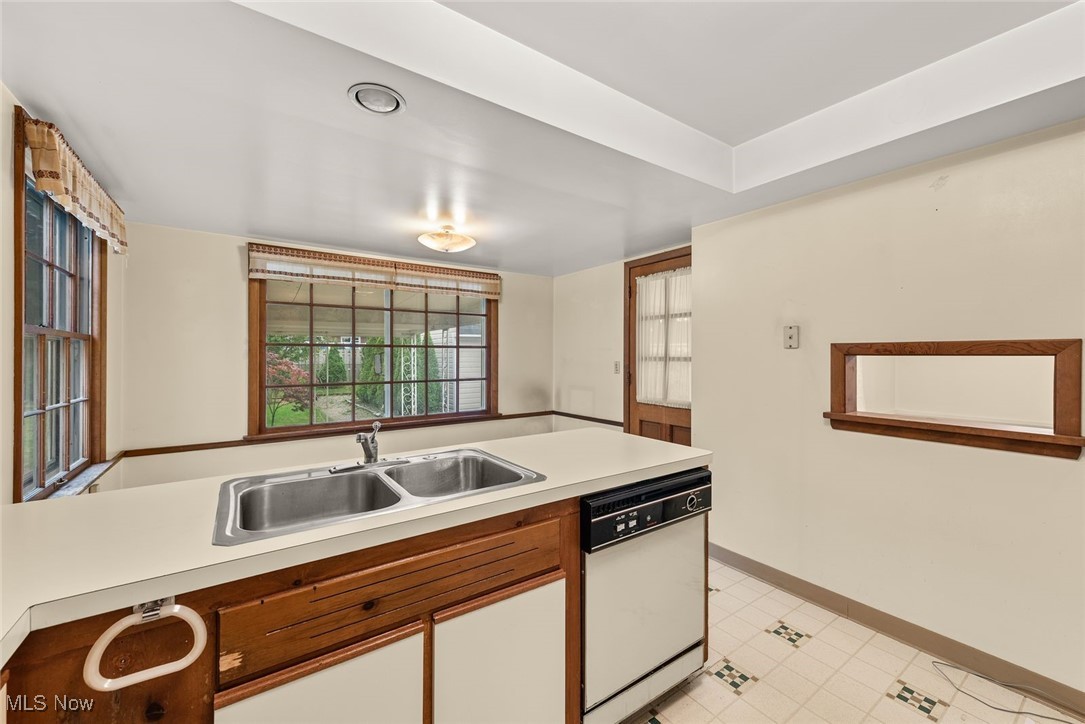 Rocky River, Ohio 44116, United States, 3 Bedrooms Bedrooms, ,2 BathroomsBathrooms,Residential,Active,217448